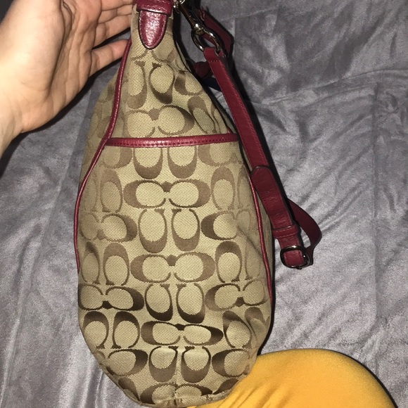 COACH Signature canvas LARGE Hobo - Picture 9 of 16